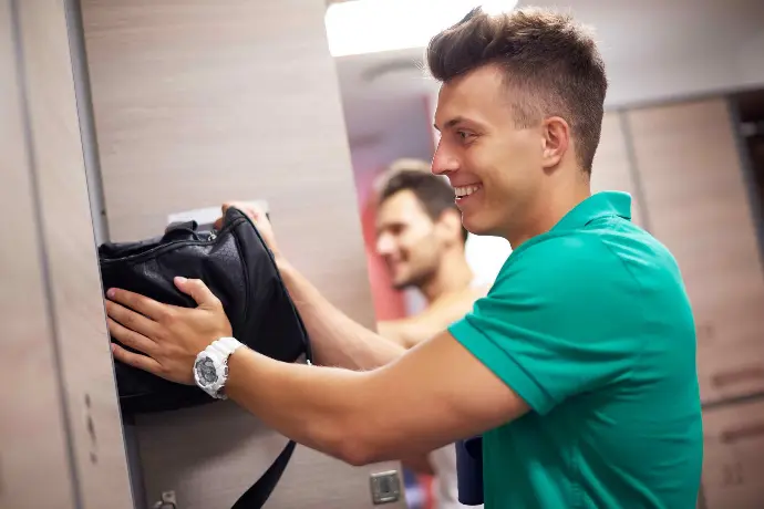 sporttasche ohne nasses Handtuch
